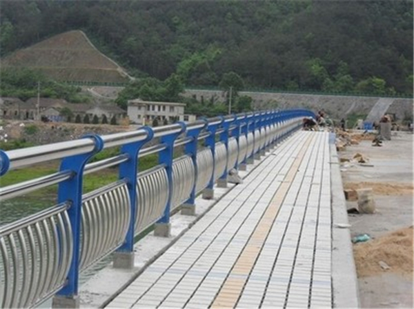 奉节不锈钢桥梁护栏是一种什么材质的护栏